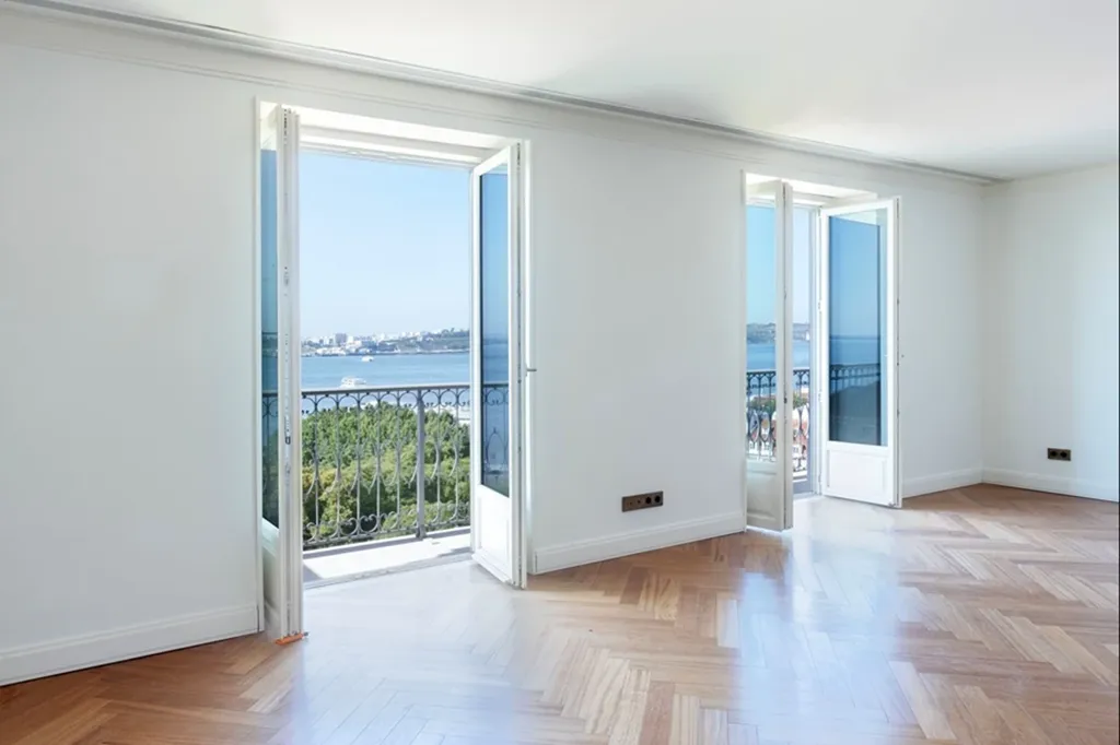 Duplex Apartment with River View in Chiado