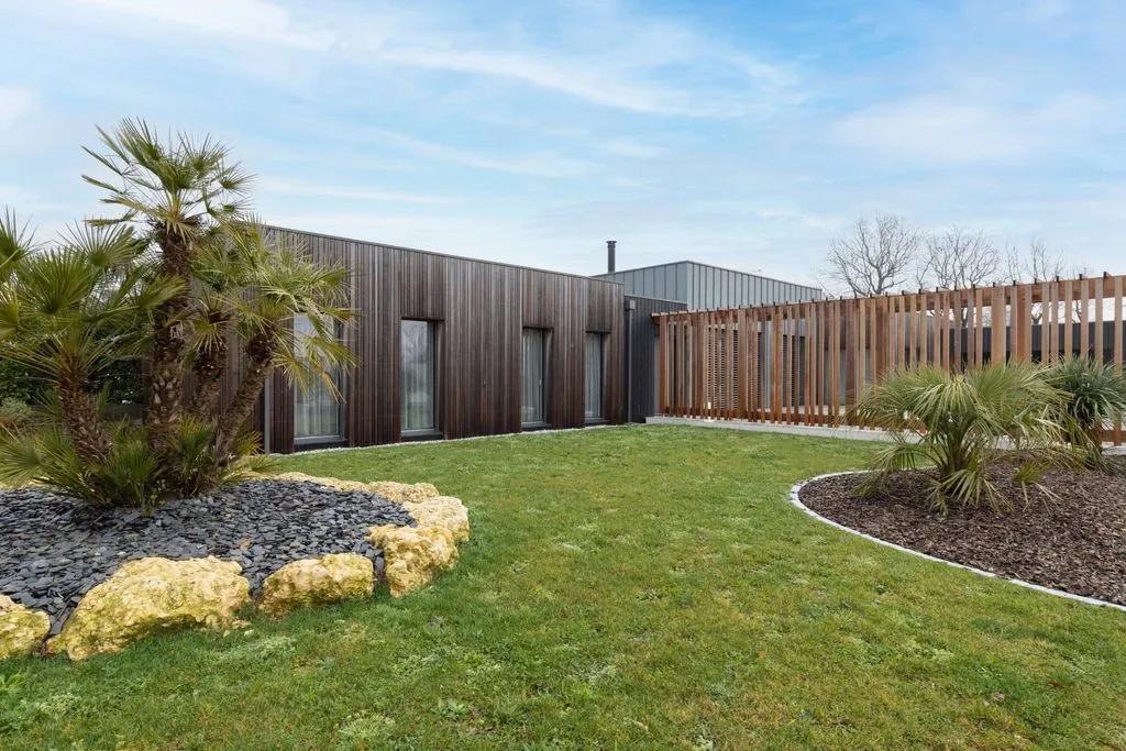 Aed - Architect-Designed Villa with Pool in Aizenay