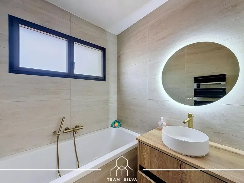 Vannitoad - Contemporary Villa with Pool in Simandres