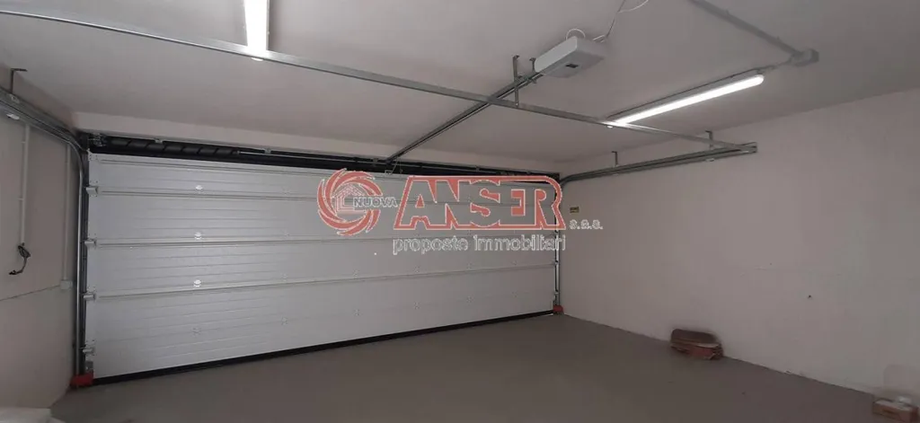 Garage - Modern Villa with Pool in Sirtori