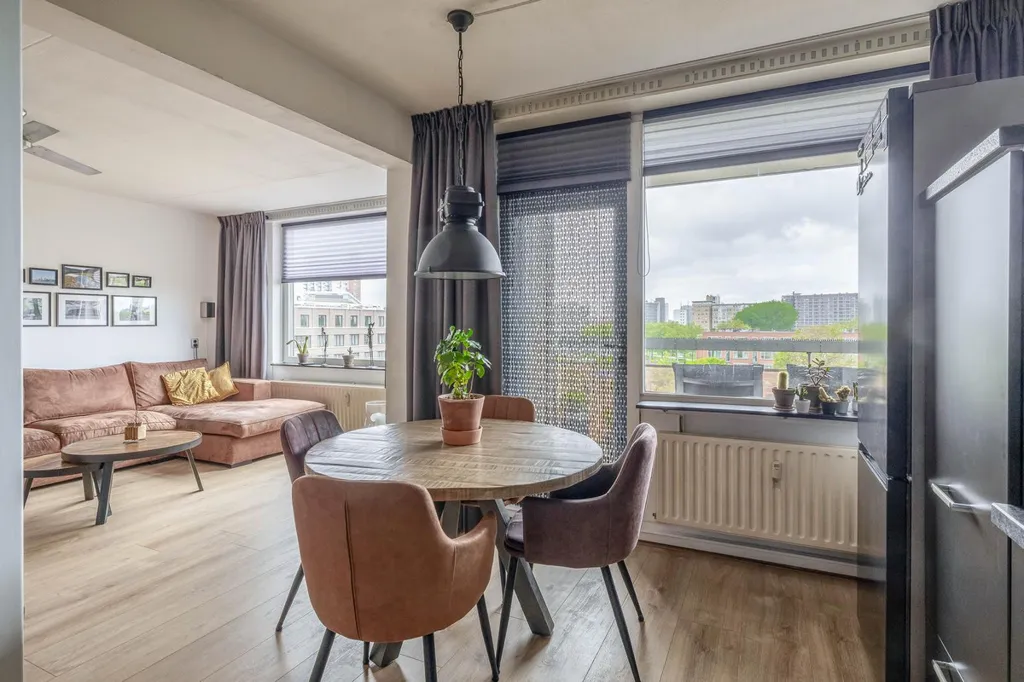 Söögituba - 3-Bedroom Gallery Flat with Balcony in Rotterdam South