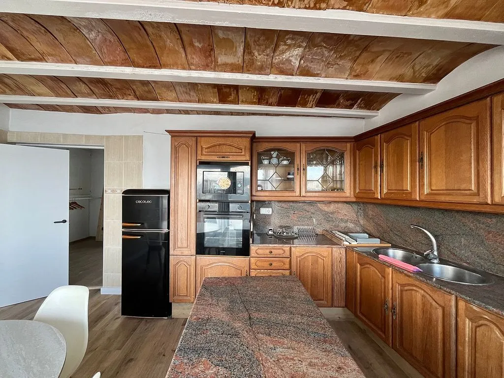 Kitchen - Apartment with Sea View and Pool in Cala de Bou