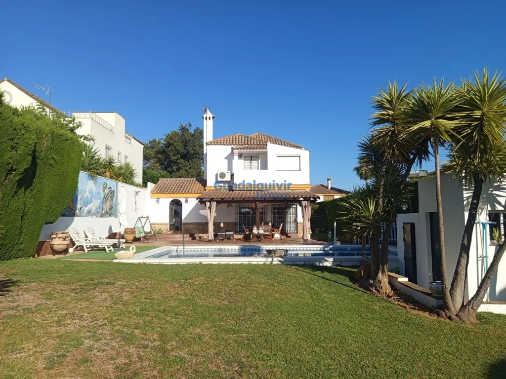 Pool - Independent Chalet with Pool in Cerros de Montequinto
