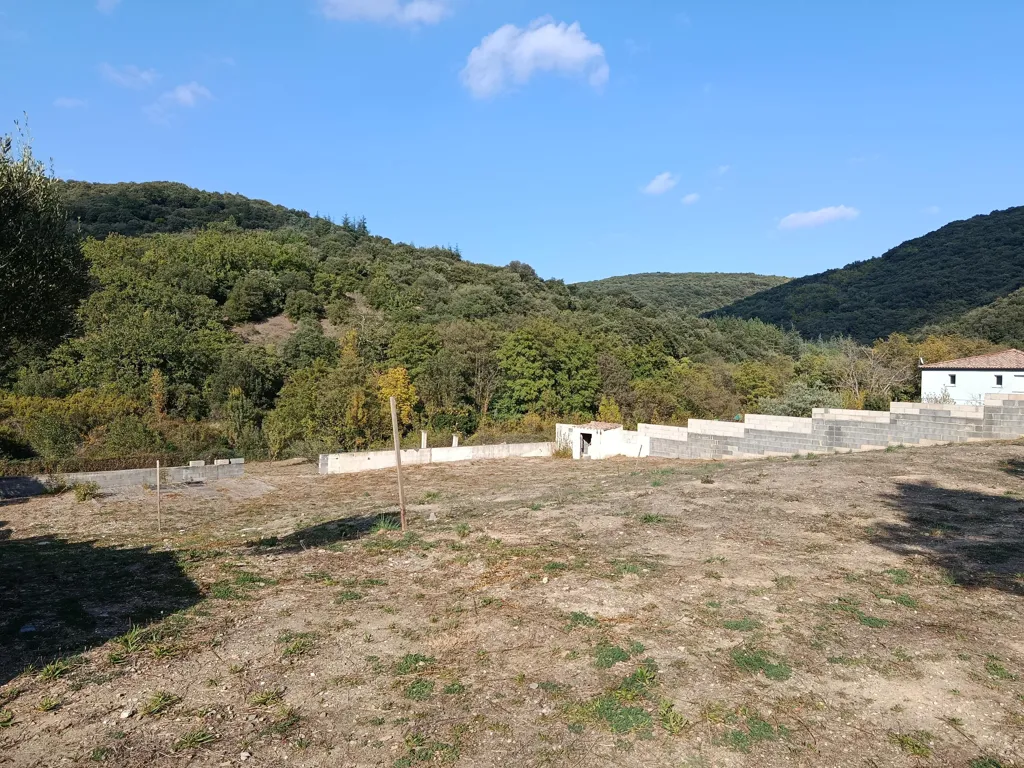 Aed - Constructible Plot with Mountain View near Béziers