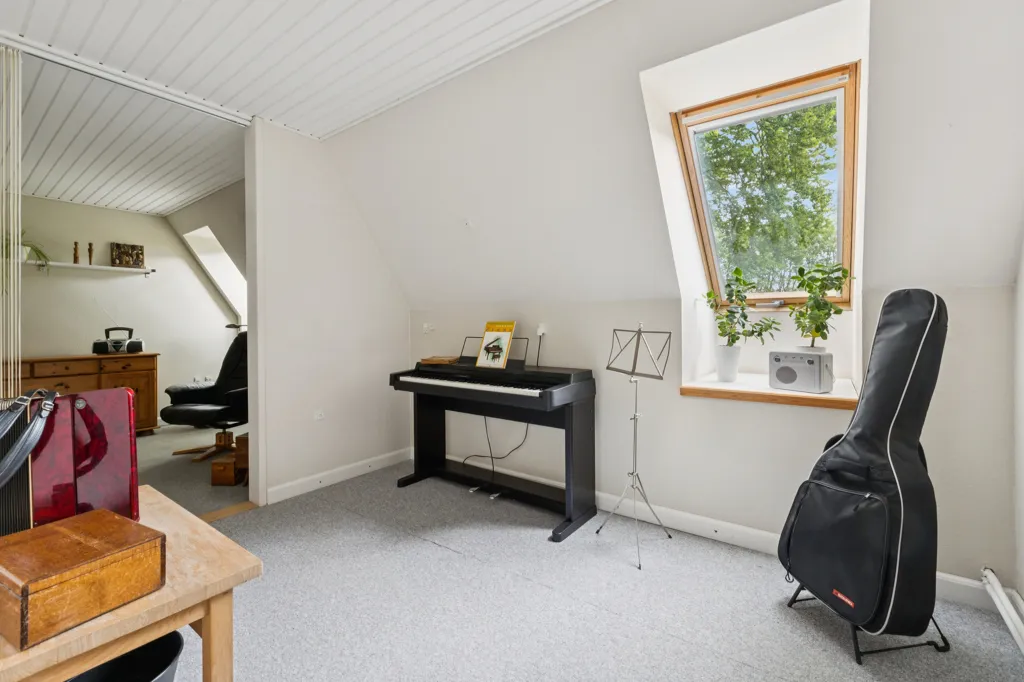 Kabinet - Classic Farmhouse with Stable in Kosterslev