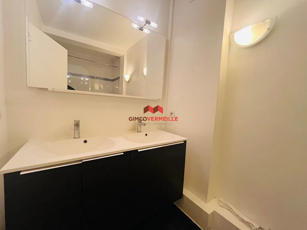 Salles de bain - Appartement 4 Pièces avec Balcon à La Celle-Saint-Cloud