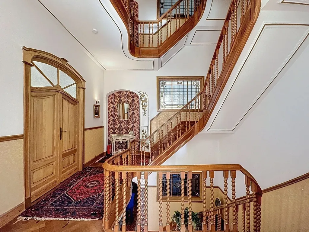 Toad - Art Deco Masterpiece with Garden in Prestigious Avenue
