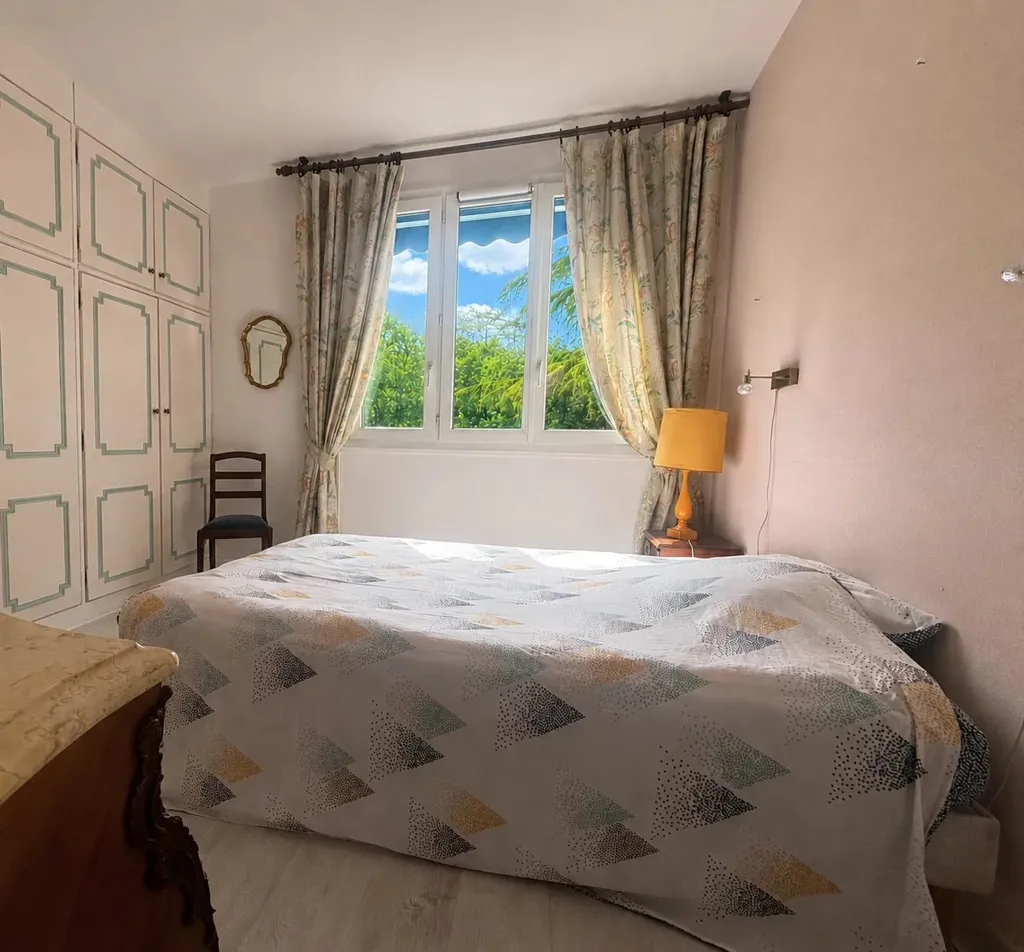 Magamistoad - Traversing Flat with Balcony in Prestigious Residence