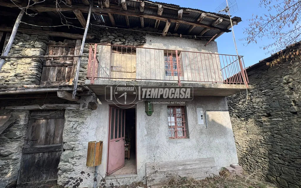 Välivaade - Rustic House with Balcony in Viù