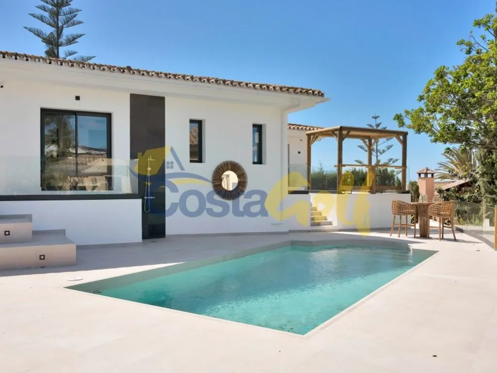 Piscine - Luxury Villa with Pool in Elviria, Marbella