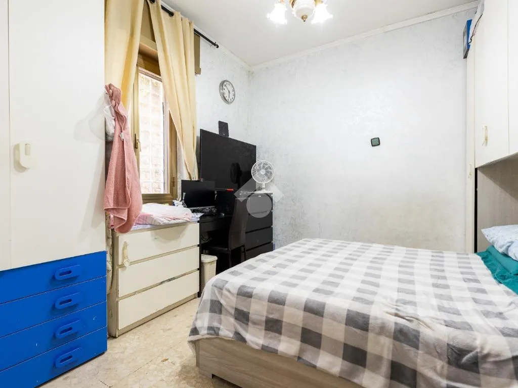 Chambres - 3-Room Apartment with Private Courtyard in Rome