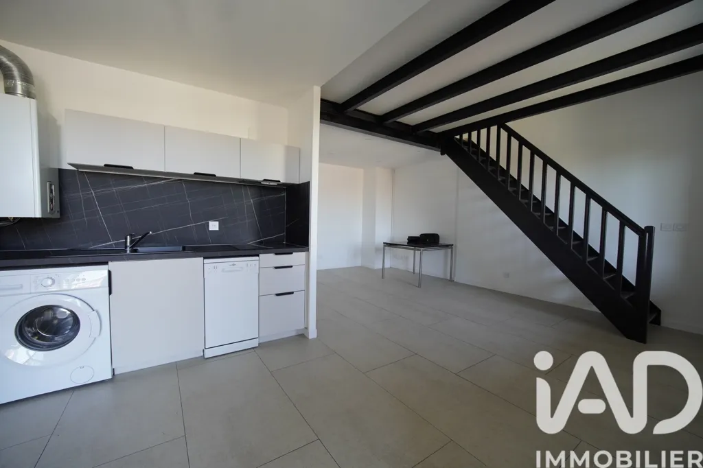 Köök - Renovated 2-Bed Flat with Mezzanine in Valence