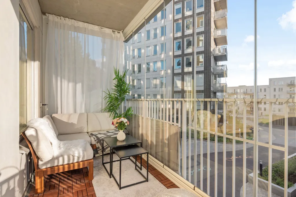 Rõdu - Modern Flat with Balcony in Sundbyberg