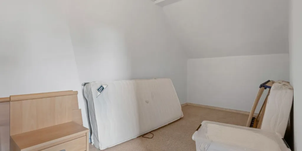 Chambres - Maison à Renover avec Jardin à Haaltert