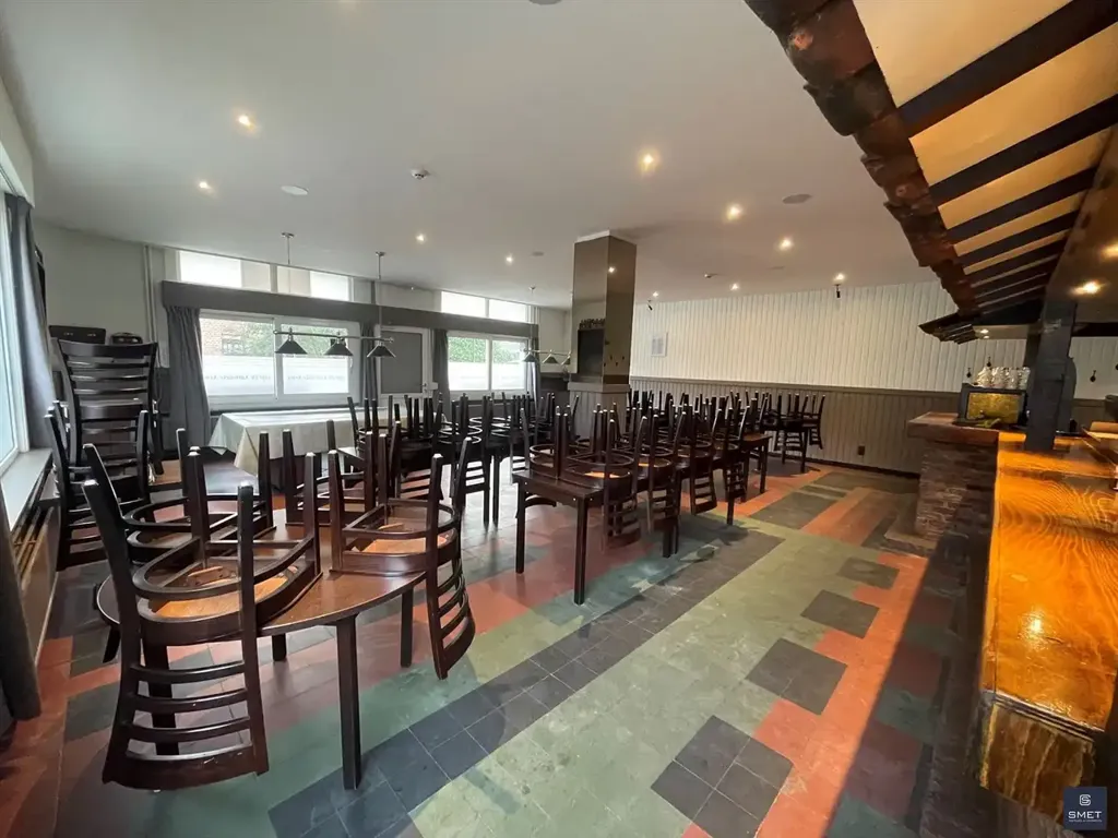Sala da pranzo - Commercial Space with Potential in Top Location