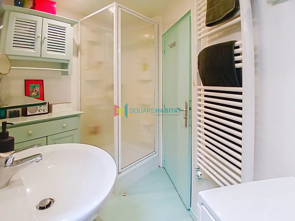 Bathrooms - Stone Cottage with Sea View in Ploubazlanec