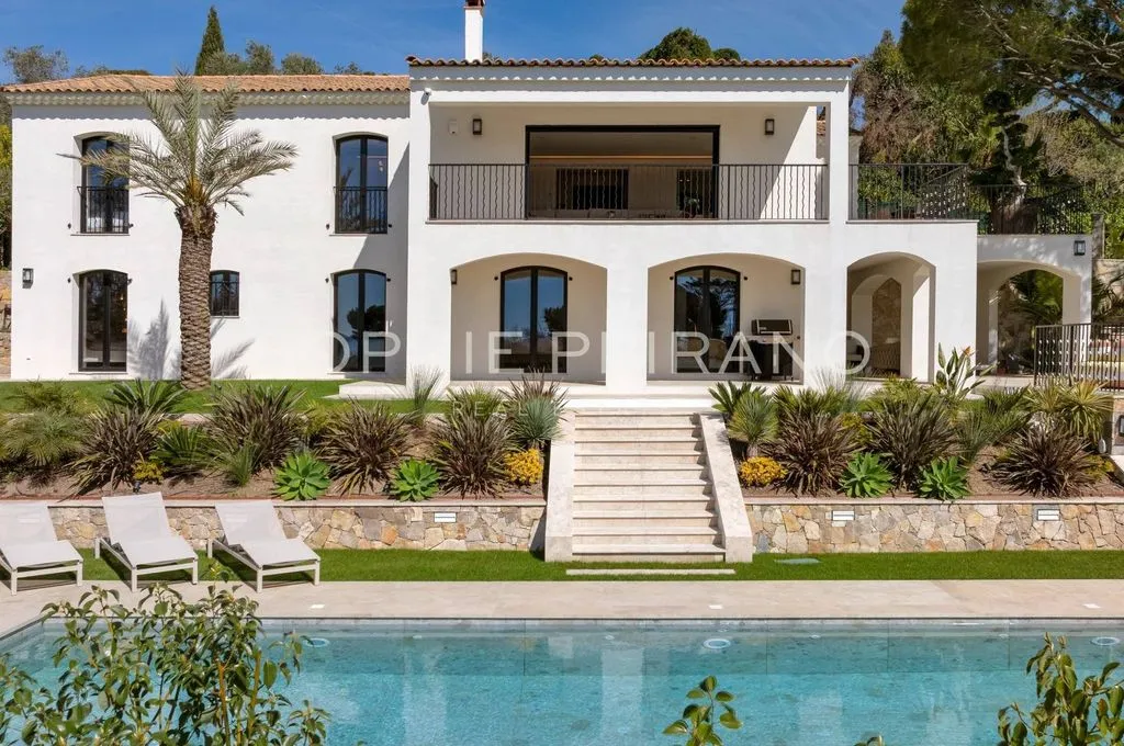 Piscine - Villa Contemporaine avec Piscine au Cannet