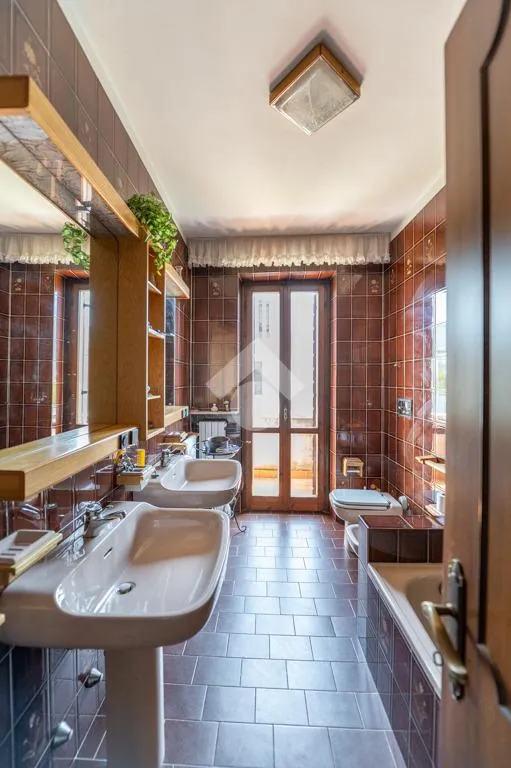 Bagni - Semi-detached House with Garden in Dossobuono