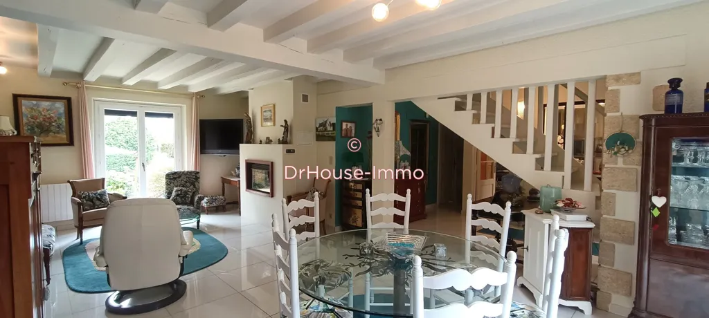 Söögituba - Spacious House with Landscaped Garden in Quiet Setting