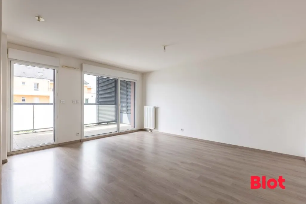 Toad - 3-Bed Flat with South-Facing Terrace in Cesson-Sévigné
