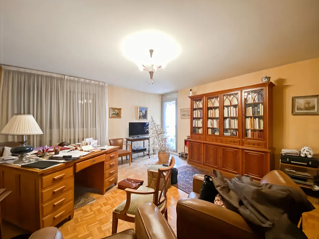 Kabinet - Apartment with Balcony and Garden in Lyon 2