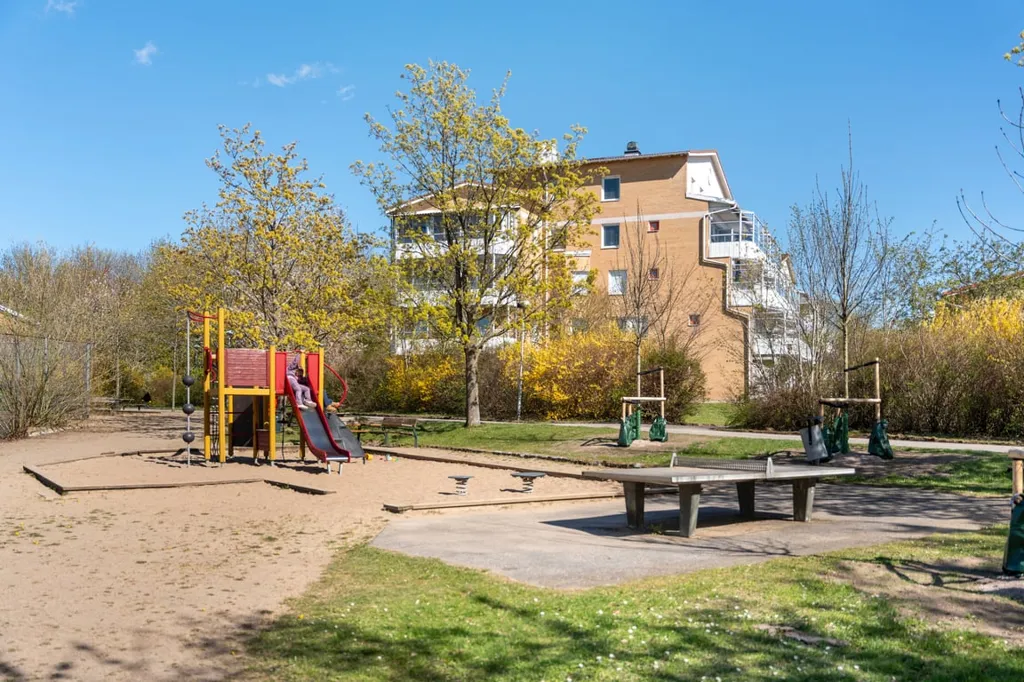 Spacious 3rd Floor Flat with Balcony in Lund