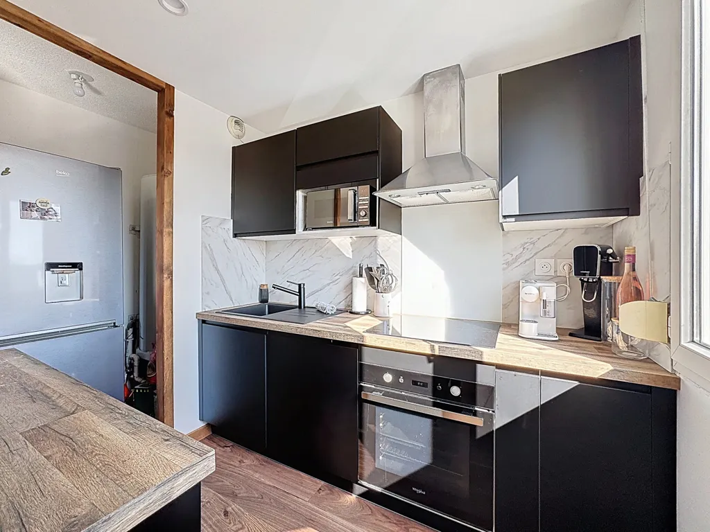 Cucina - Renovated Flat with Balcony in Décines-Charpieu
