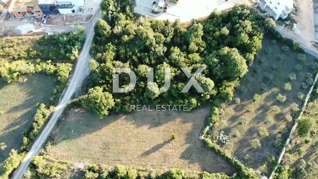 Õhuvaade - Buildable Land with Forest in Medulin, Istra