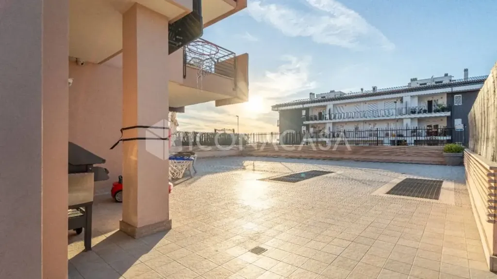 Terrace - Triplex with Large Terrace in Ciampino