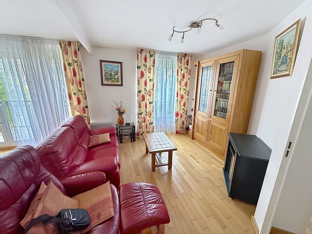 Séjour - Appartement avec Balcon Centre-Ville à Lamorlaye