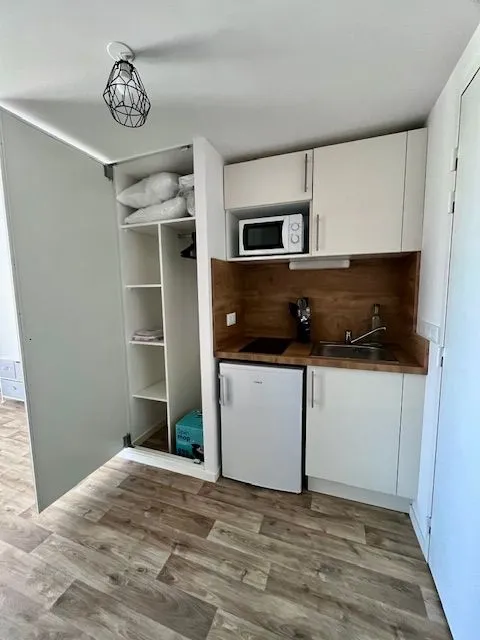 Cuisine - Studio Meublé Moderne près de Troyes