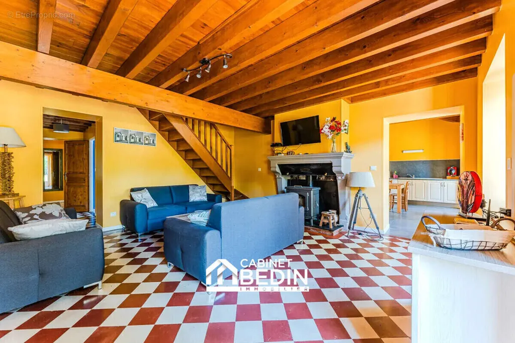 Elutuba - Character House with Garden in Salles
