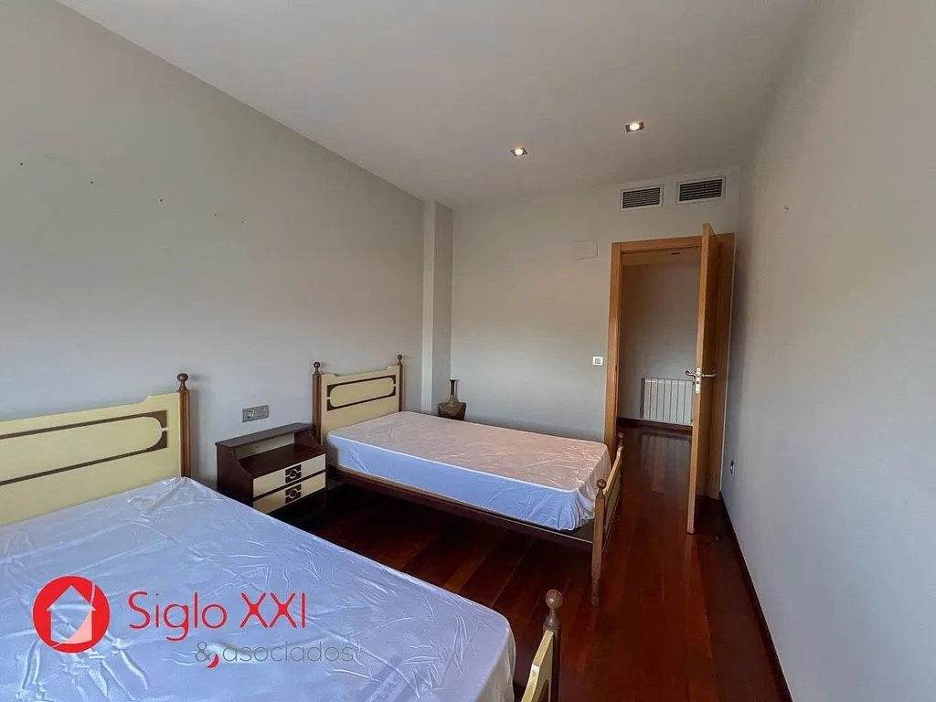 Magamistoad - Terraced House with Balcony in La Vila-Darremur