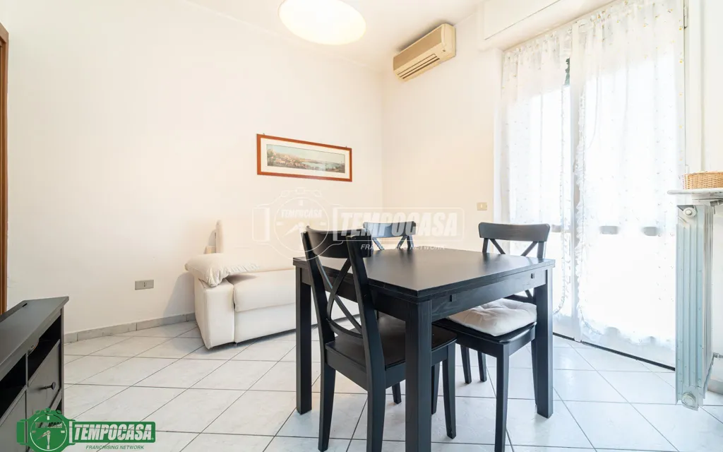 Comedor - Bright 2-Bedroom Apartment with Balcony in Milan