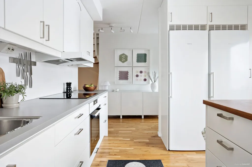 Cuisine - Three-Storey Flat with Balcony in Hököpinge