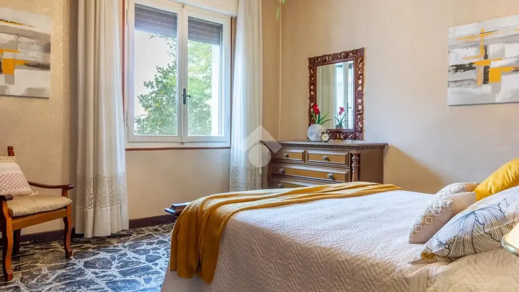Magamistoad - Independent House with Workshop in Cento