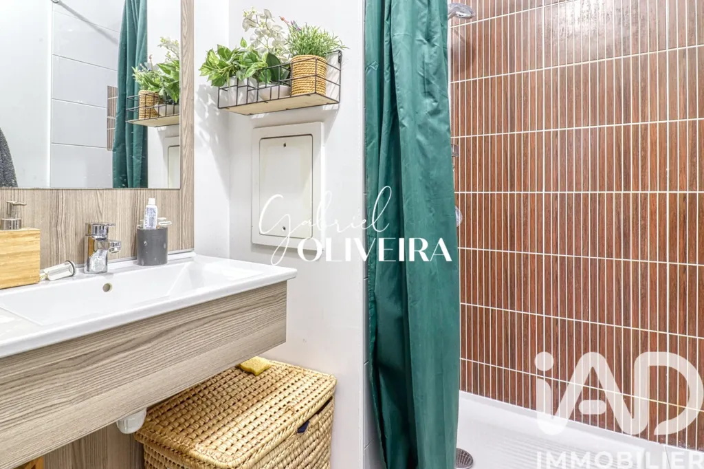 Bathrooms - Duplex with Balcony in Montmagny