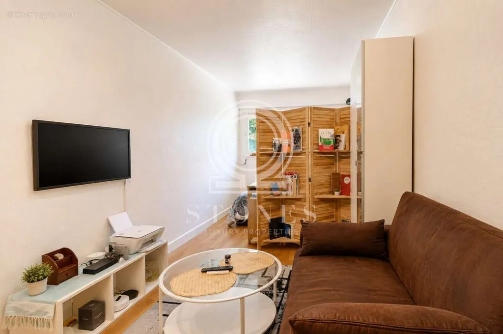 Séjour - Studio avec Ascenseur à Garches
