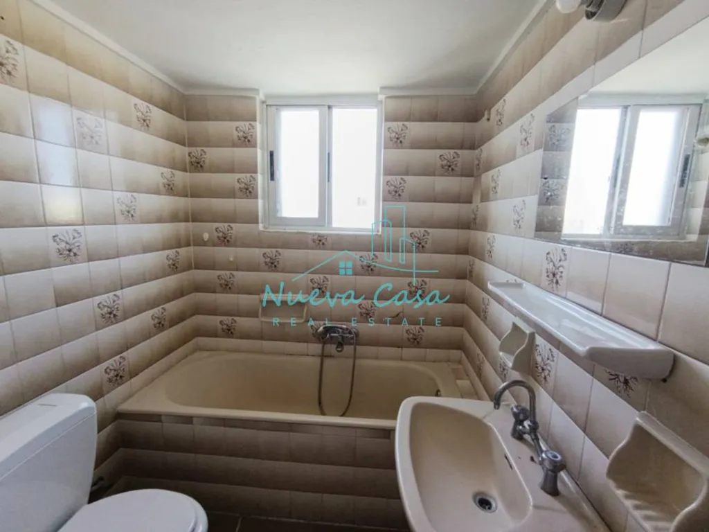 Vannitoad - 2nd Floor Apartment with Balcony in Patras