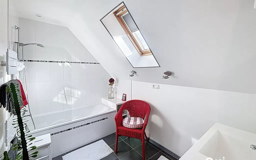 Salles de bain - Maison avec Vue Dégagée et Jardin à Massiac