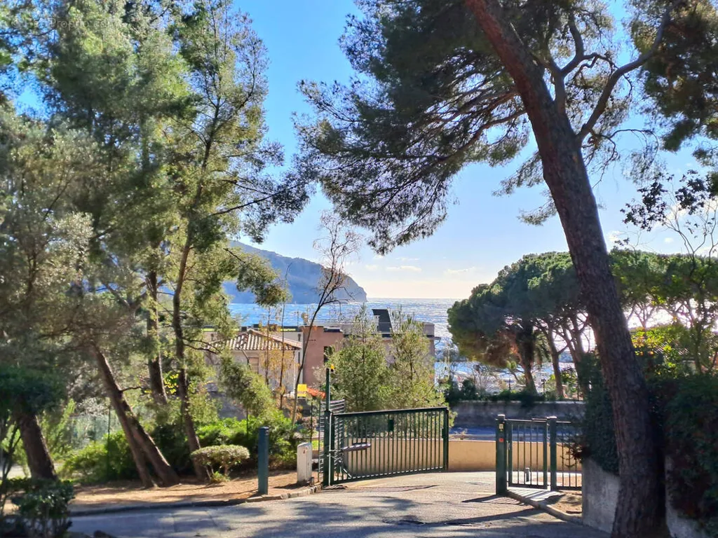 Extérieur - Studio en Rez-de-Jardin avec Parking à Saint-Cyr-sur-Mer