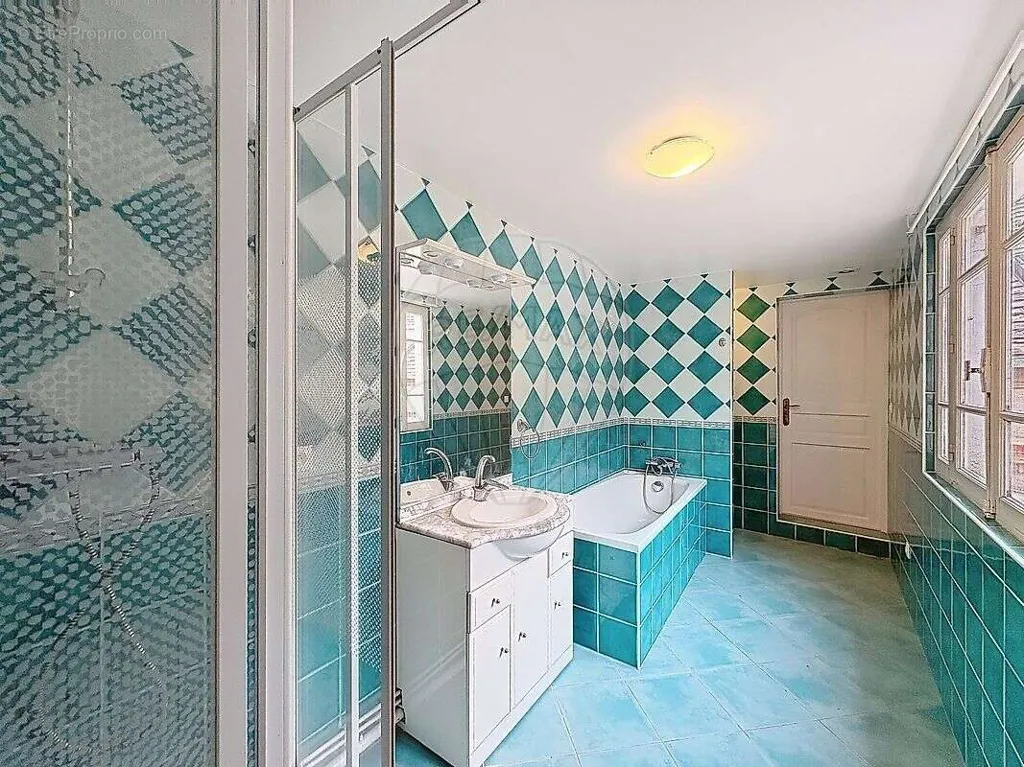 Salles de bain - Maison de Ville avec Vue sur Cathédrale à Sens