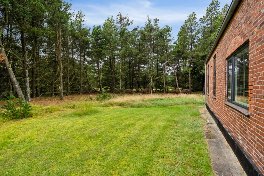 Jardin - Renovated Red Brick Villa with Water View