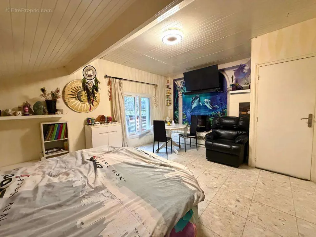 Chambres - Propriété de 10 Pièces avec Vue Montagne à Les Abrets