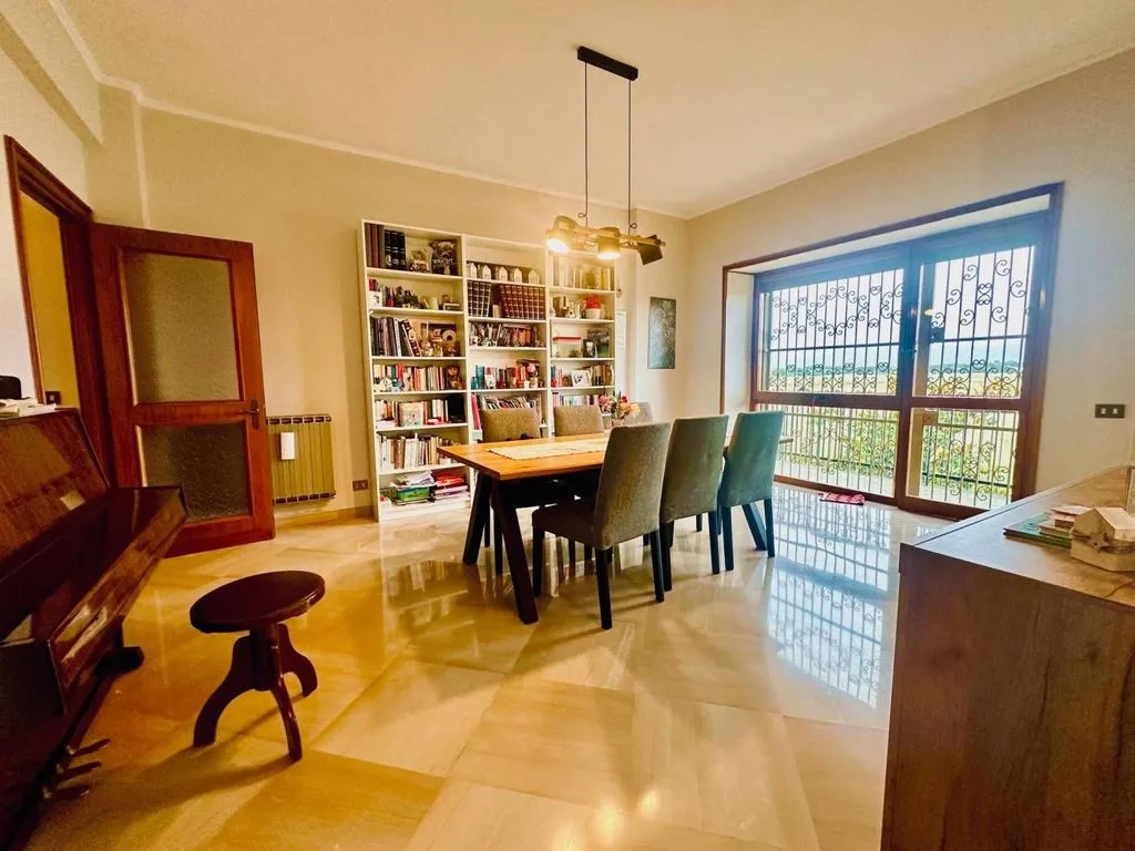 Salle à manger - Luxury Apartment with Park View in Rome