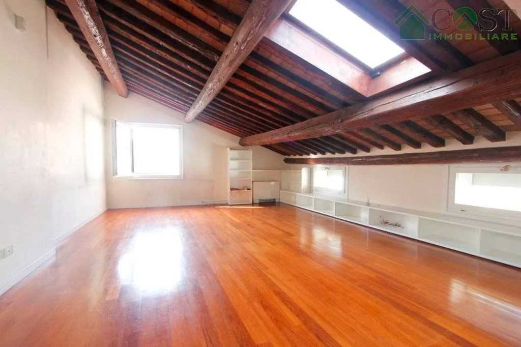 Pièces - Luxury Penthouse with Panoramic Views in Vicenza
