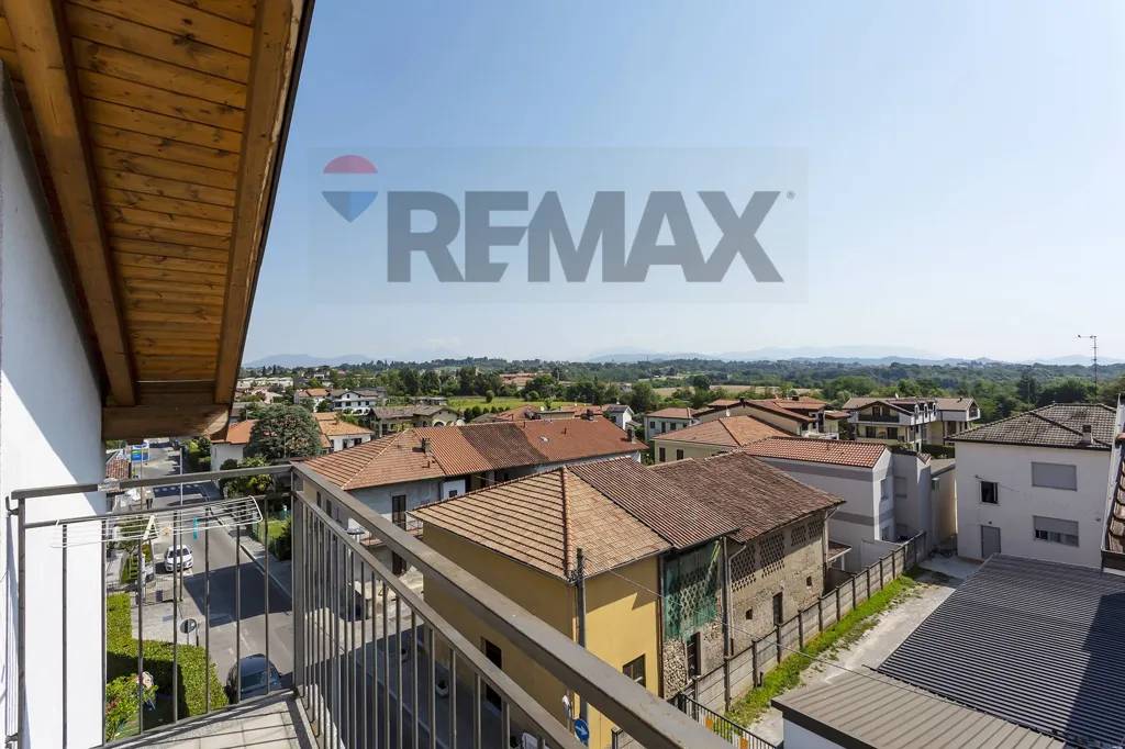 Balcon - Spacious Triplex with Panoramic View in Tregasio