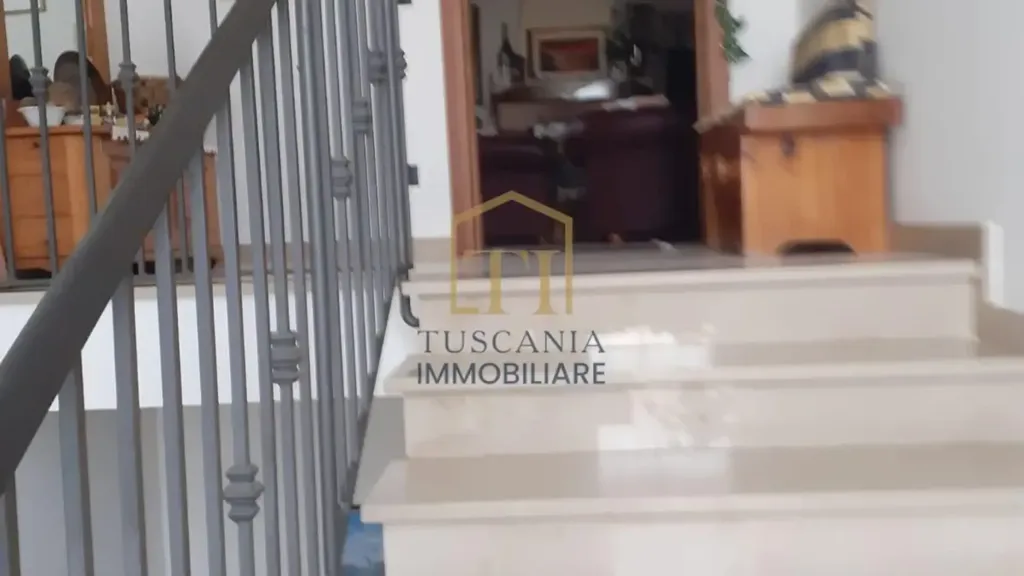 Pièces - Apartment with Terrace in Montaione
