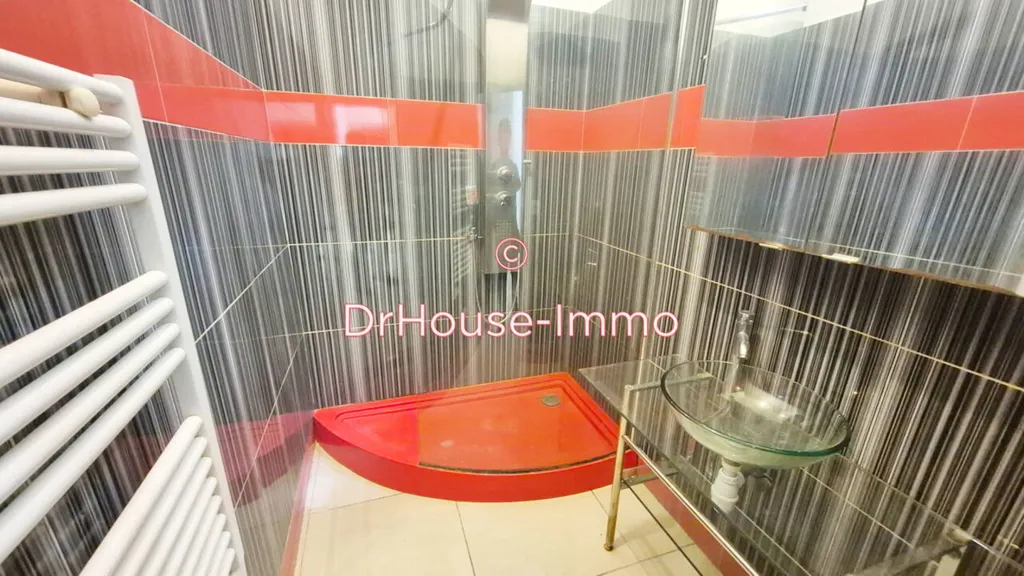 Vannitoad - Modernised 3-Bed Flat in Marseille Centre