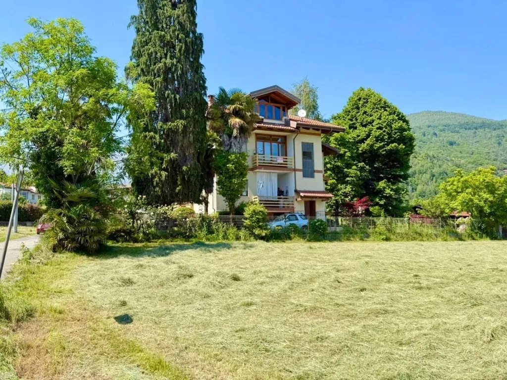 Aed - Rustic Two-Level Apartment with Garden in Corio